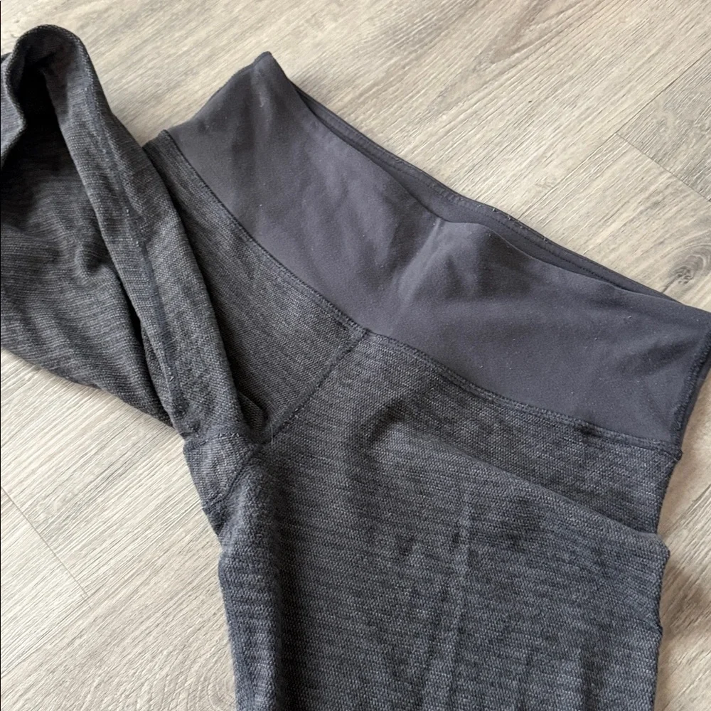 Lululemon gray Leggings size 6 - Picture 5 of 9